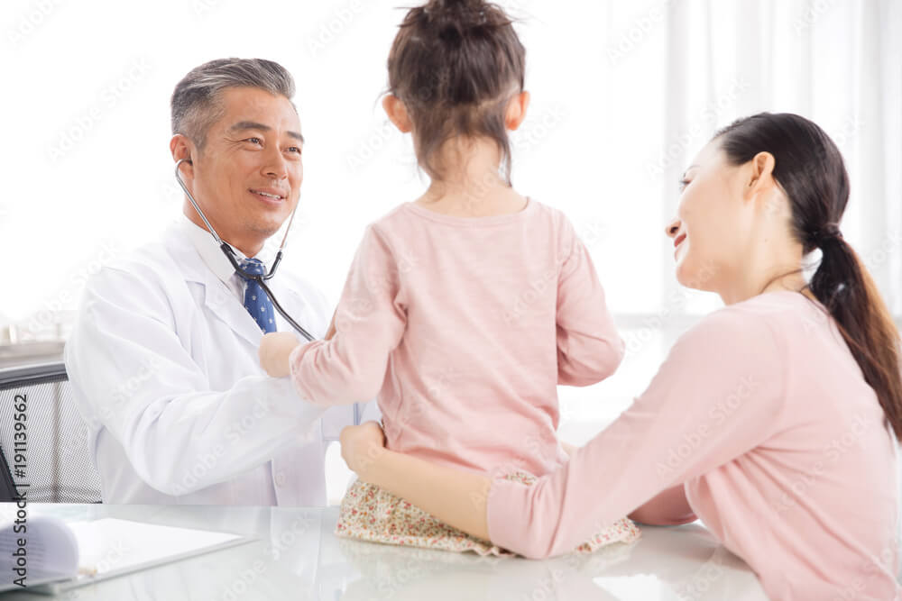 5 Surprising Questions About Baby Eczema Rash and How to Identify and Treat It 5 The little girl with her mother to see a doctor